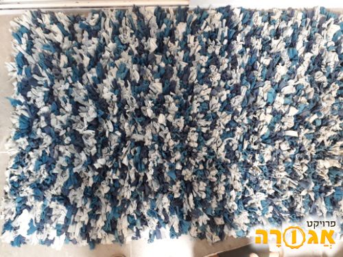 שטיחון בגווני כחול ובז'