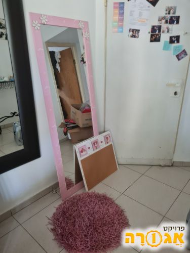 מראה +לוח + שטיח לחדר של ילדה