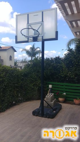 מתקן כדורסל לחצר
