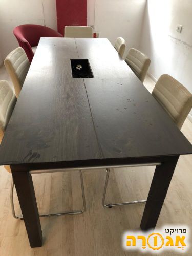 שולחן ישיבות מעץ מלא