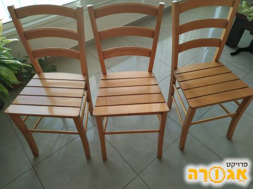 3 כסאות עץ