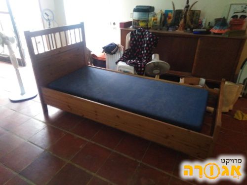 מיטת יחיד - מסגרת מעץ