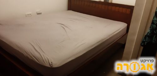 מיטה זוגית מעץ במצב נהדר 160*190