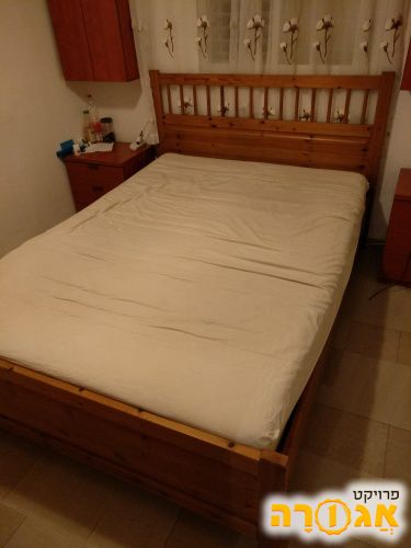 מיטה זוגית כולל מזרון ושתי שידות צד