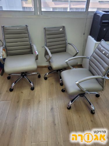 3 כיסאות משרד
