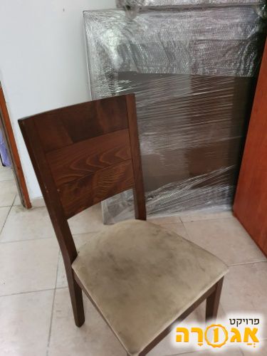 6 כסאות ושולחן