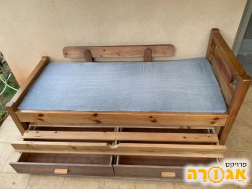 מיטת יחיד עץ מלא