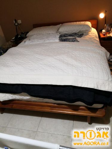 מיטה זוגית מעץ תיק מלא עם ארגז מצעים