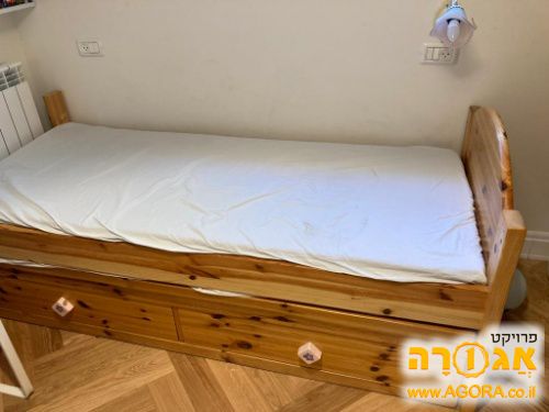 מיטת עץ