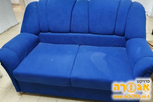 ספה כחולה