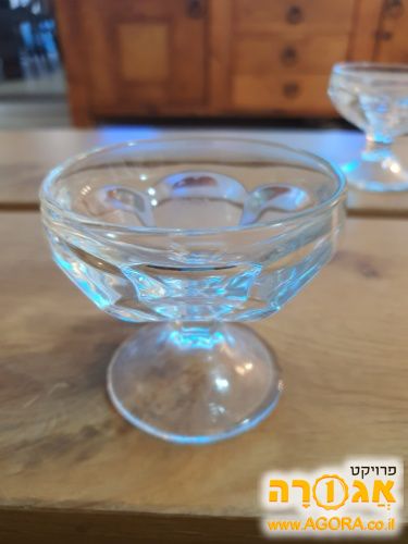 גביעי גלידה מזכוכית