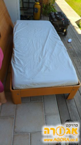 מיטת יחיד רחבה