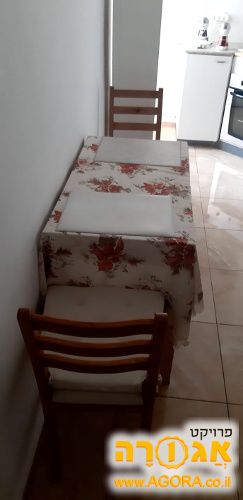 שולחן מטבח ו-2 כיסאות