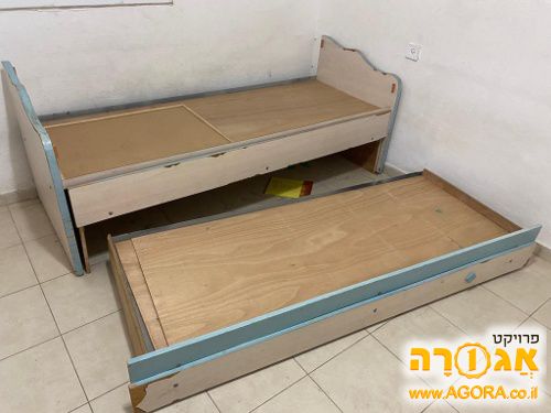 מיטה משולשת לחדר ילדים ללא מזרנים