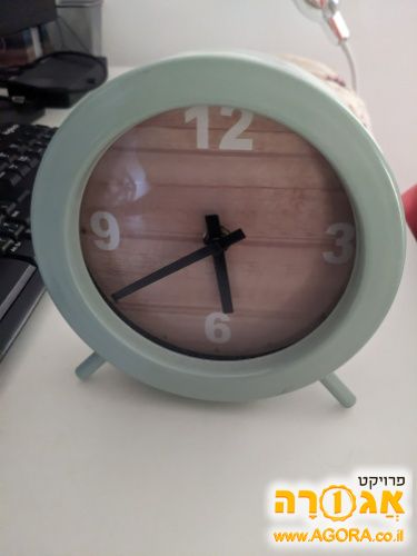 שעון בצבע טורקיז