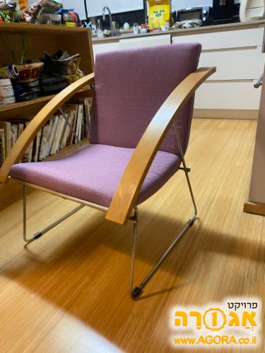 כסא סגול כמו חדש עם ריפוד חדש לגמרי