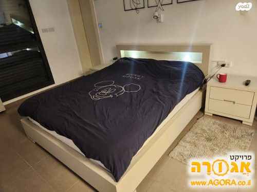 מיטה זוגית עם מזרון ותאורה - simply wood