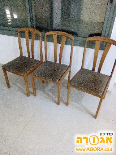 4 כסאות