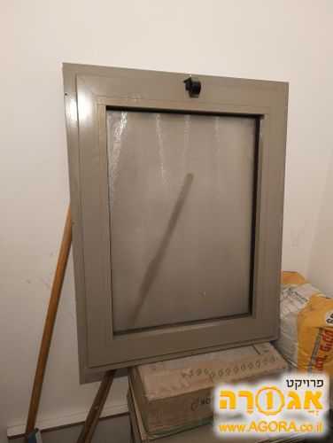 חלון לחדר רחצה חדש כולל מסגרת
