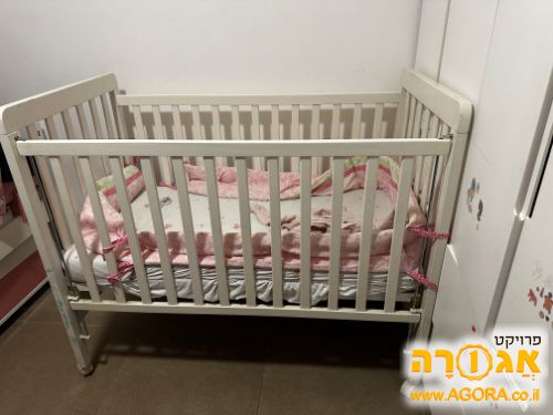 מיטת תינוק במצב טוב