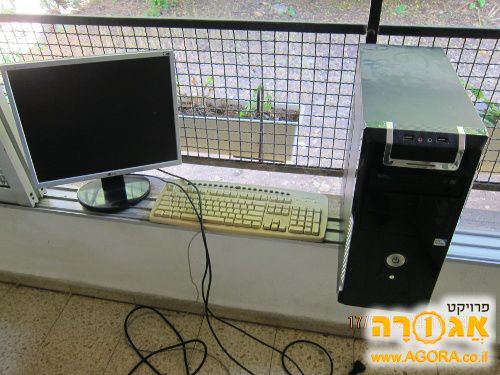 מחשב נייח משומש עם מקלדת ןמסך שטוח LG