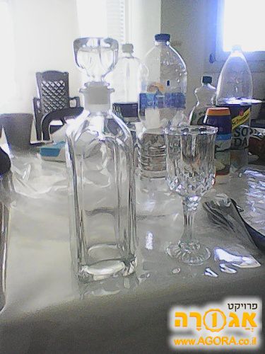 כוס ובקבוק זכוכית