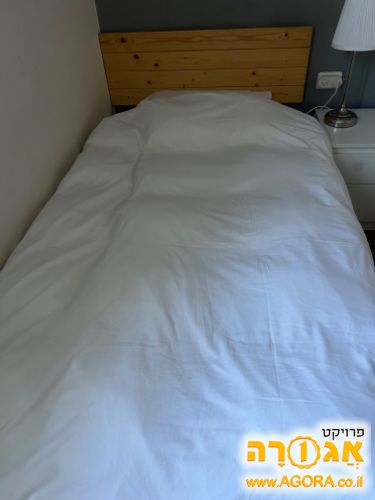 מיטת יחיד רחבה עם מזרון