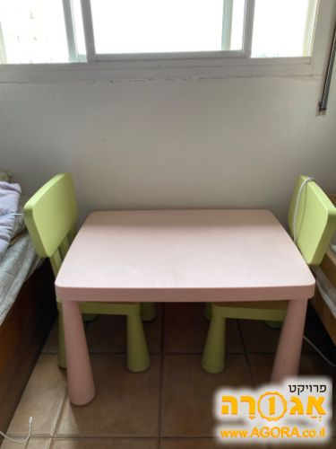שולחן ילדים ושני כסאות (איקאה)