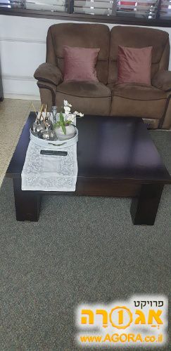 שולחן ריבועי לסלון- כמו חדש