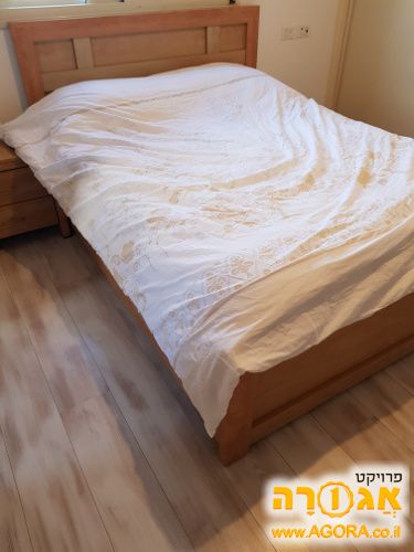 מיטה זוגית כוללת ארגז מצעים