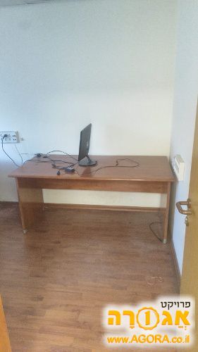 שולחן משרדי, ממהלים ושולחן לחדר ישיבות