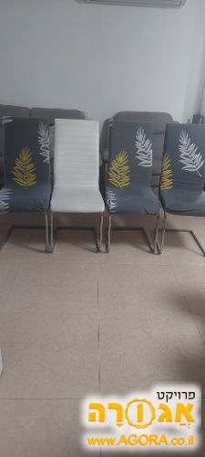 3 כסאות