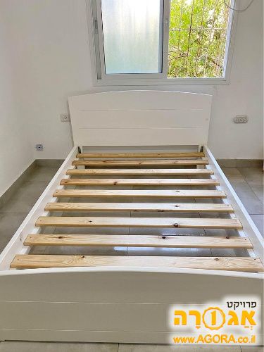 מיטה זוגית לבנה עץ מלא