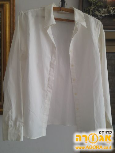 חולצה לבנה מכופתרת שרוול ארוך