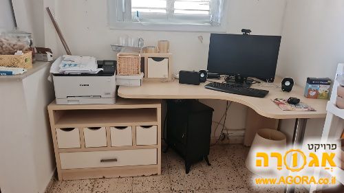 שולחן מחשב ומגירות