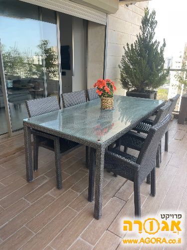 שולחן וכסאות למרפסת
