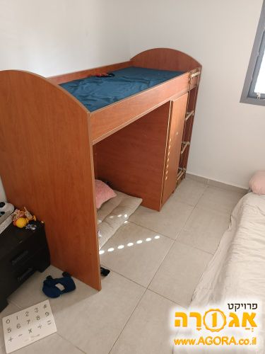 מיטה מיטת גלרייה עם צזרן