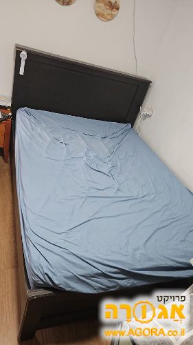מיטה זוגית עם מזרון