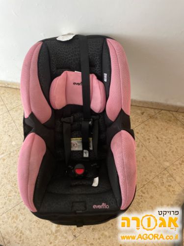 כיסא לתינוק לרכב