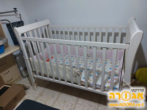 מיטת תינוק עם מזרן