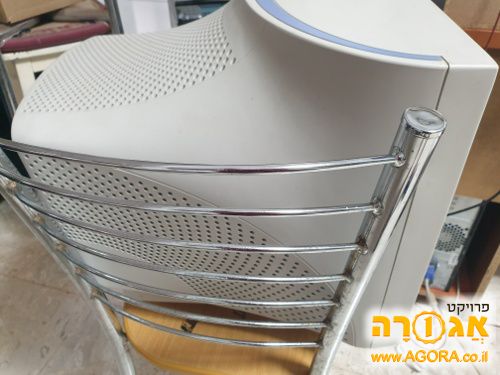 מסך מחשב ישן עבה