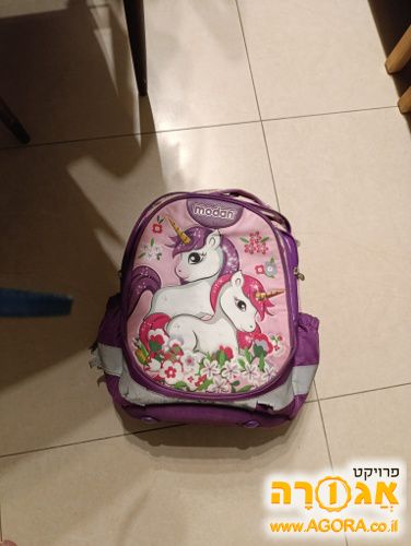 תיק ביה"ס לילדה
