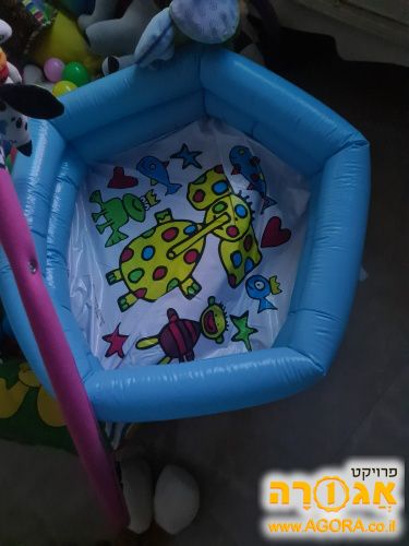 בריכת תינוקות קטנה