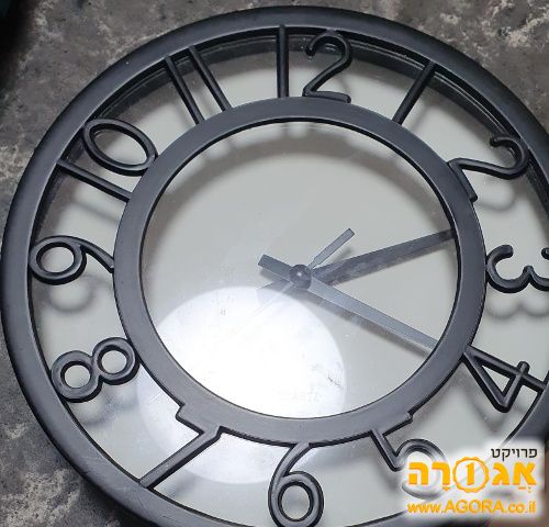 שעון קיר קטן