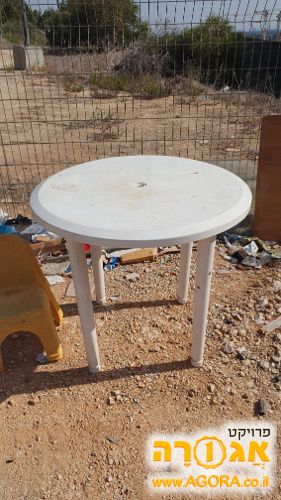 שולחן פלסטיק עגול במצב טוב
