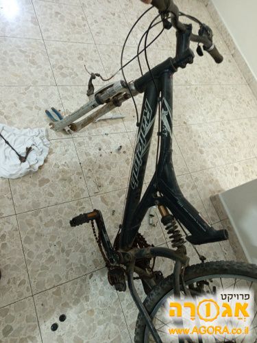 שלדה של אופניים מפורקות