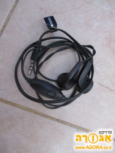 אוזניות חוטיות פשוטות