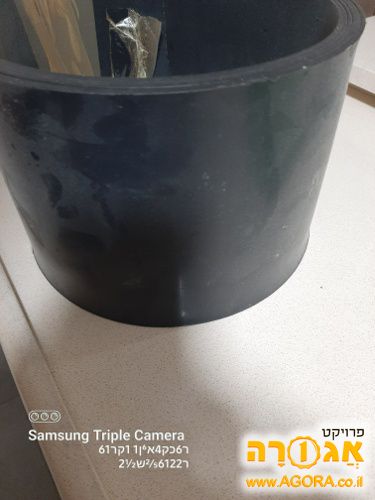 רצועה של פלסטיק לתיחום דשא