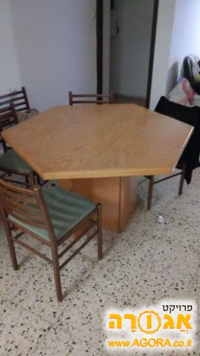 שולחן אוכל