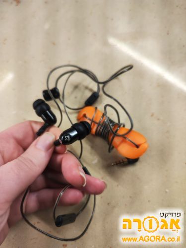 אוזניות חוטיות עם מיקרופון